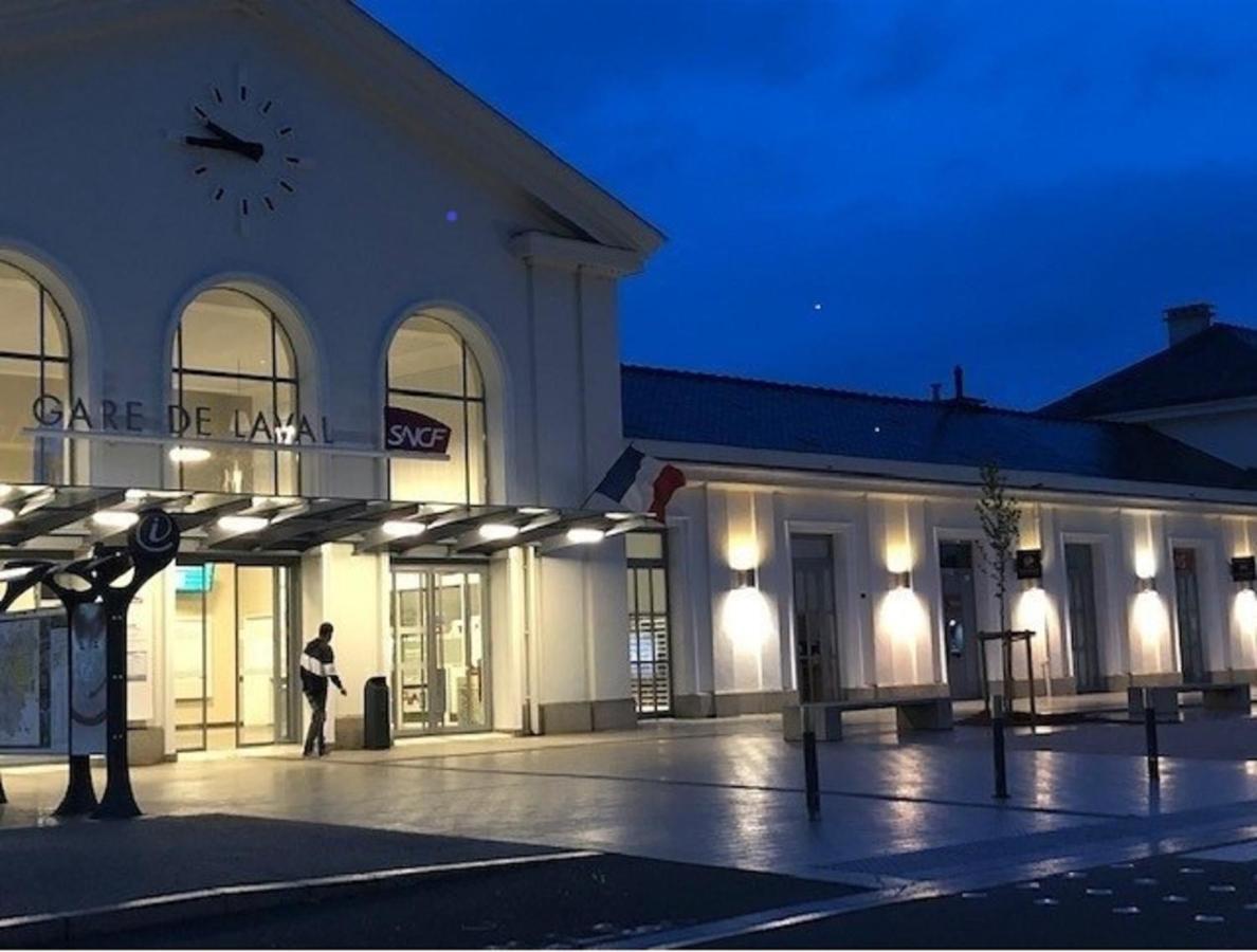 Hotel Et Apparts Marin ลาวาล ภายนอก รูปภาพ