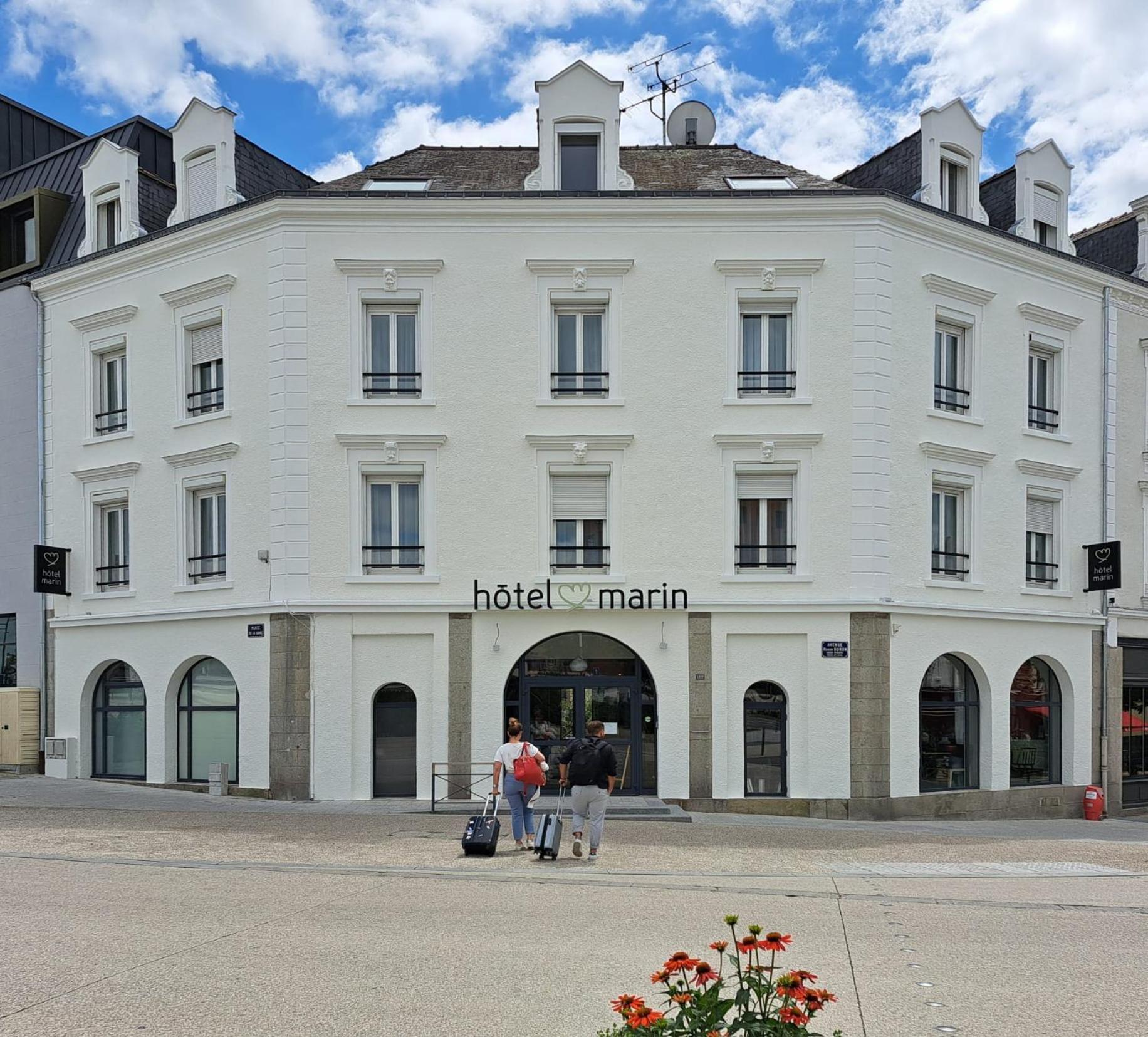 Hotel Et Apparts Marin ลาวาล ภายนอก รูปภาพ