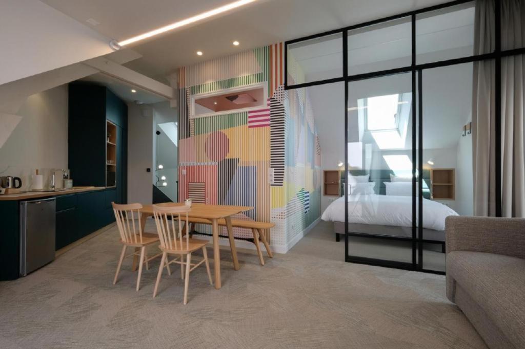 Hotel Et Apparts Marin ลาวาล ภายนอก รูปภาพ