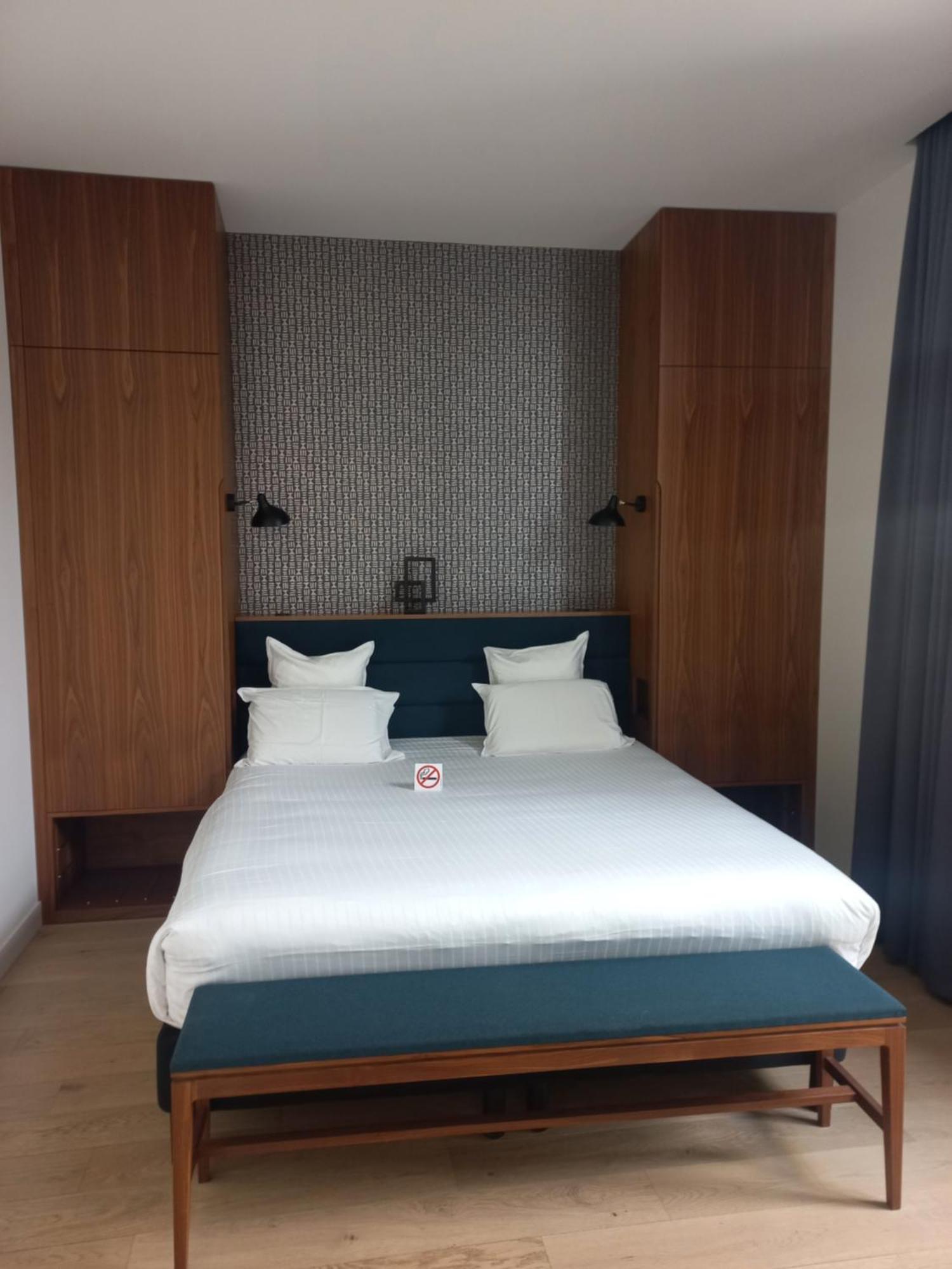 Hotel Et Apparts Marin ลาวาล ภายนอก รูปภาพ