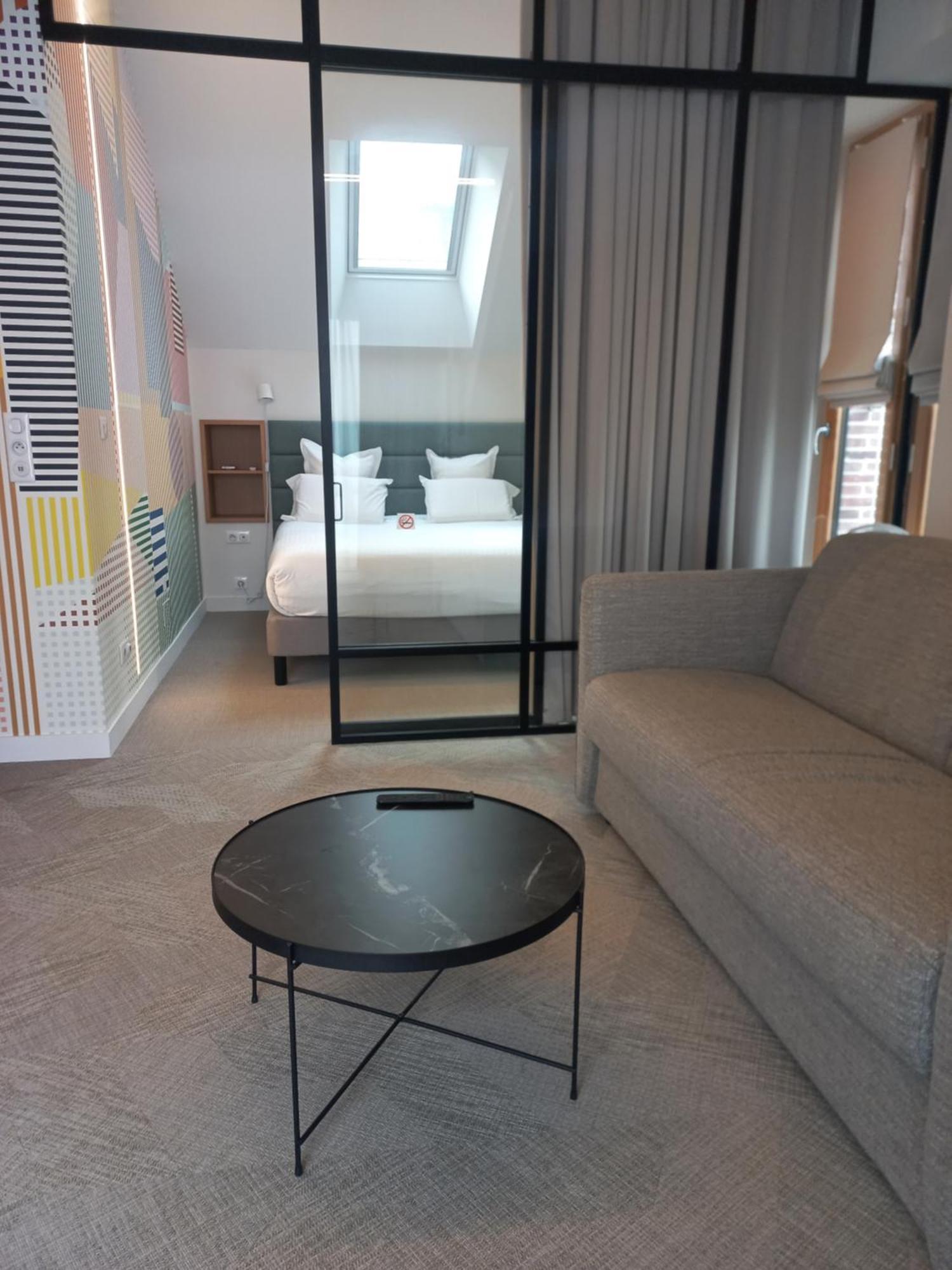 Hotel Et Apparts Marin ลาวาล ภายนอก รูปภาพ