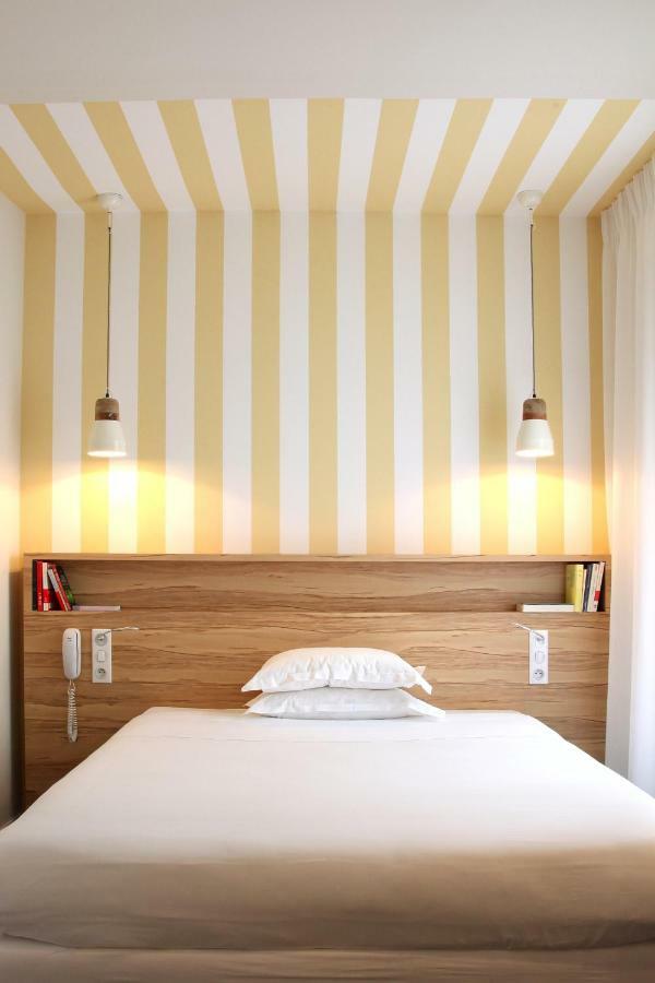 Hotel Et Apparts Marin ลาวาล ภายนอก รูปภาพ