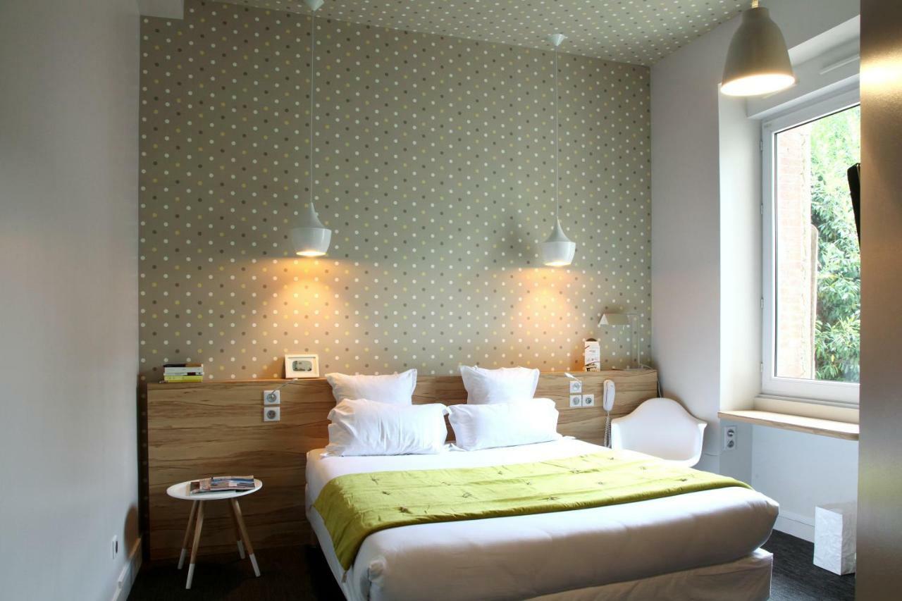 Hotel Et Apparts Marin ลาวาล ภายนอก รูปภาพ