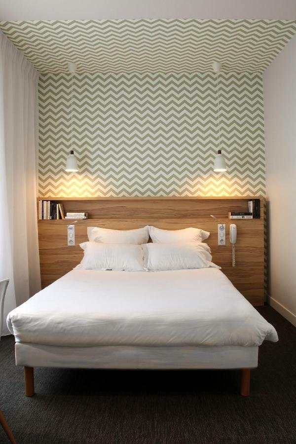 Hotel Et Apparts Marin ลาวาล ภายนอก รูปภาพ