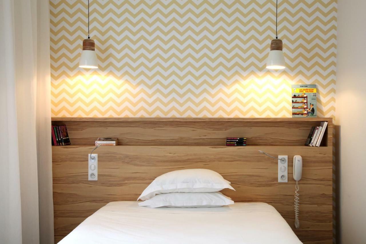 Hotel Et Apparts Marin ลาวาล ภายนอก รูปภาพ