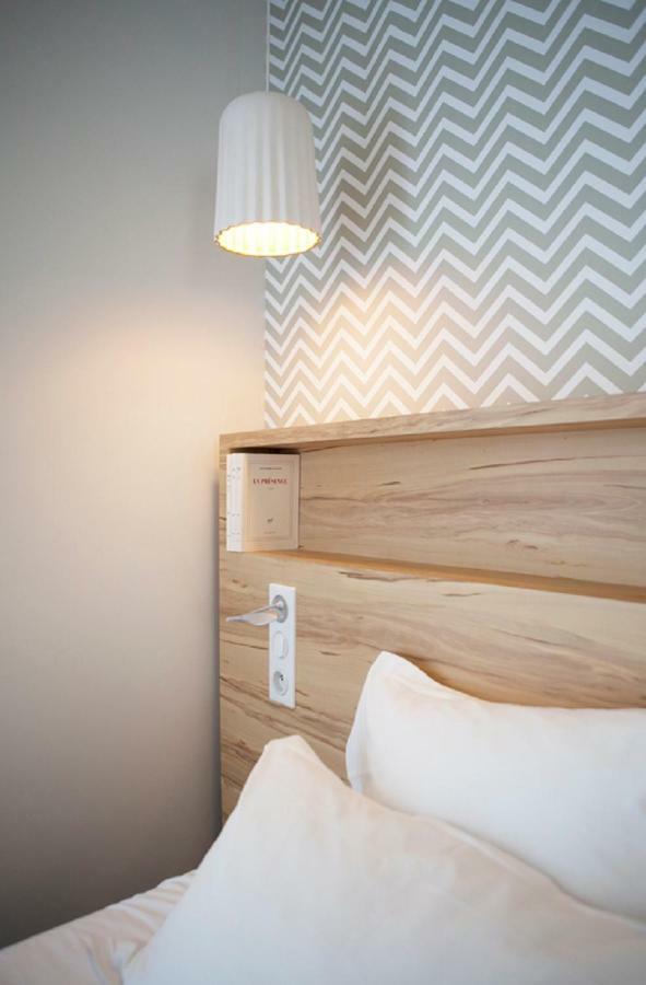 Hotel Et Apparts Marin ลาวาล ภายนอก รูปภาพ