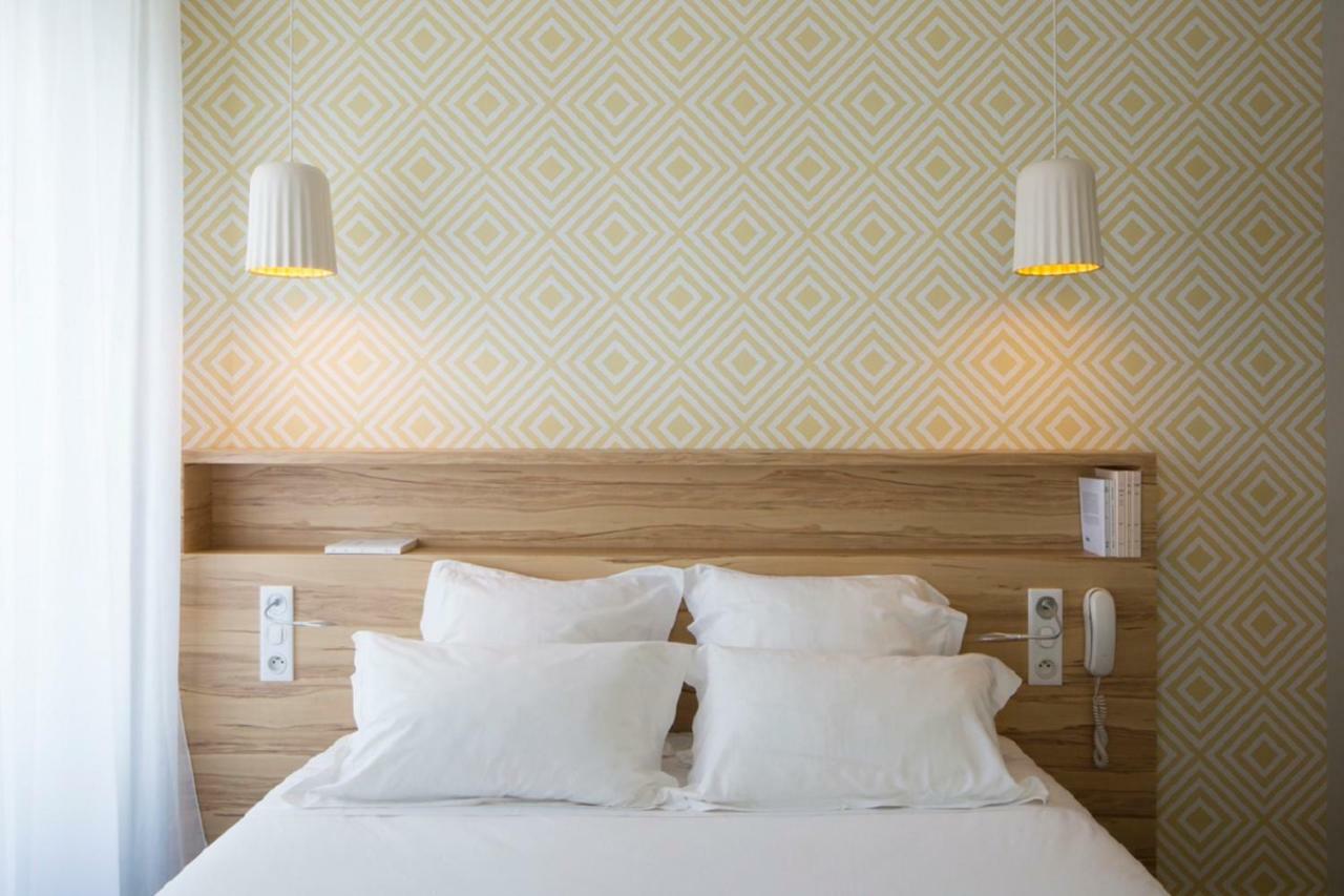 Hotel Et Apparts Marin ลาวาล ภายนอก รูปภาพ