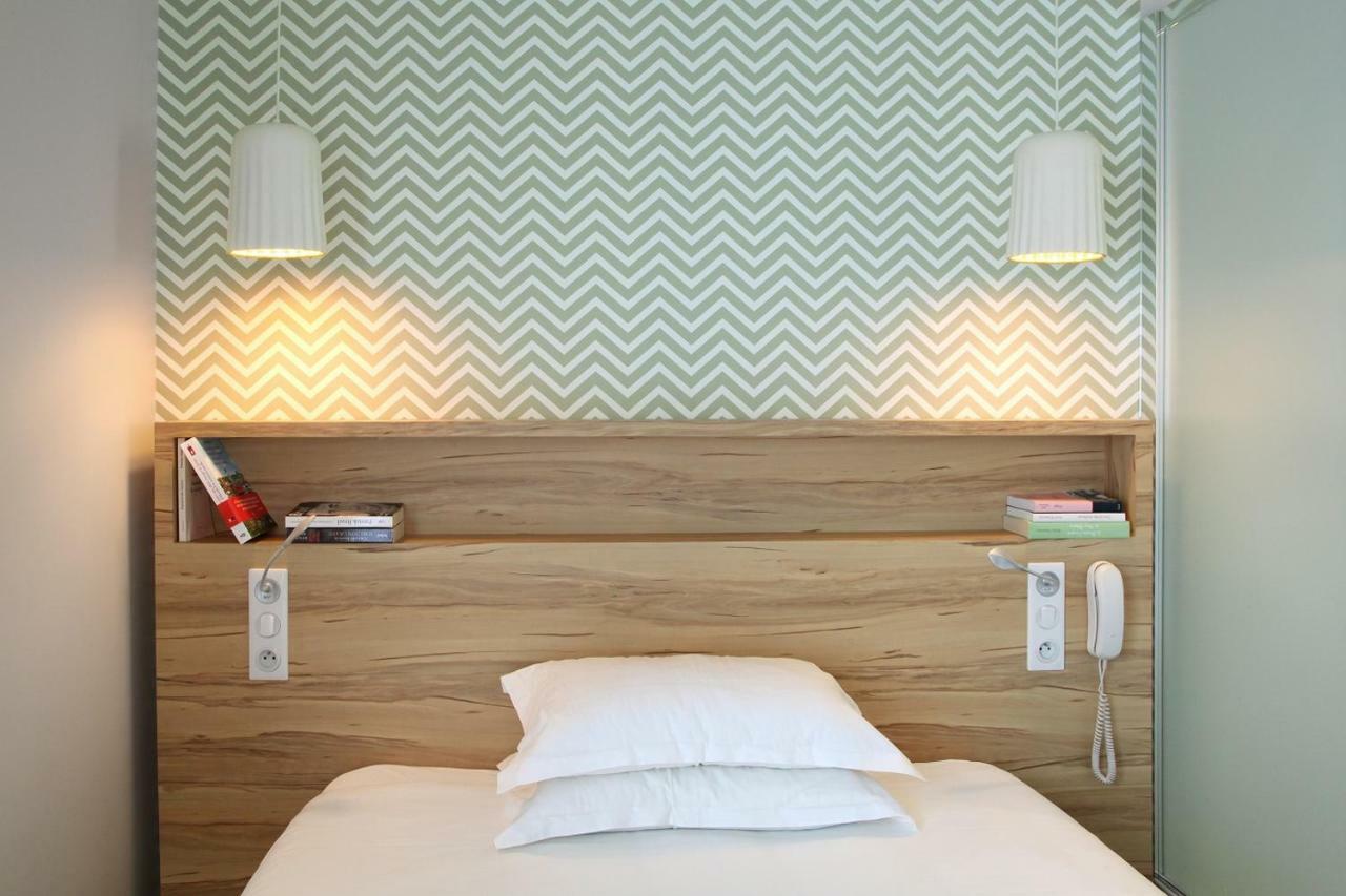 Hotel Et Apparts Marin ลาวาล ภายนอก รูปภาพ